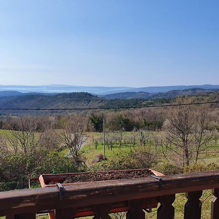 Apartment Mirella For 6 Persons Located In Central Istria Gradinje Exterior foto