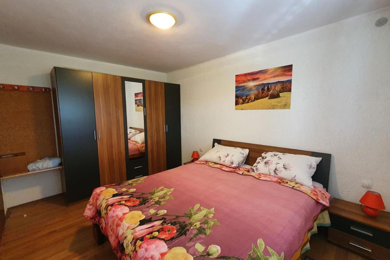 Apartment Mirella For 6 Persons Located In Central Istria Gradinje Exterior foto