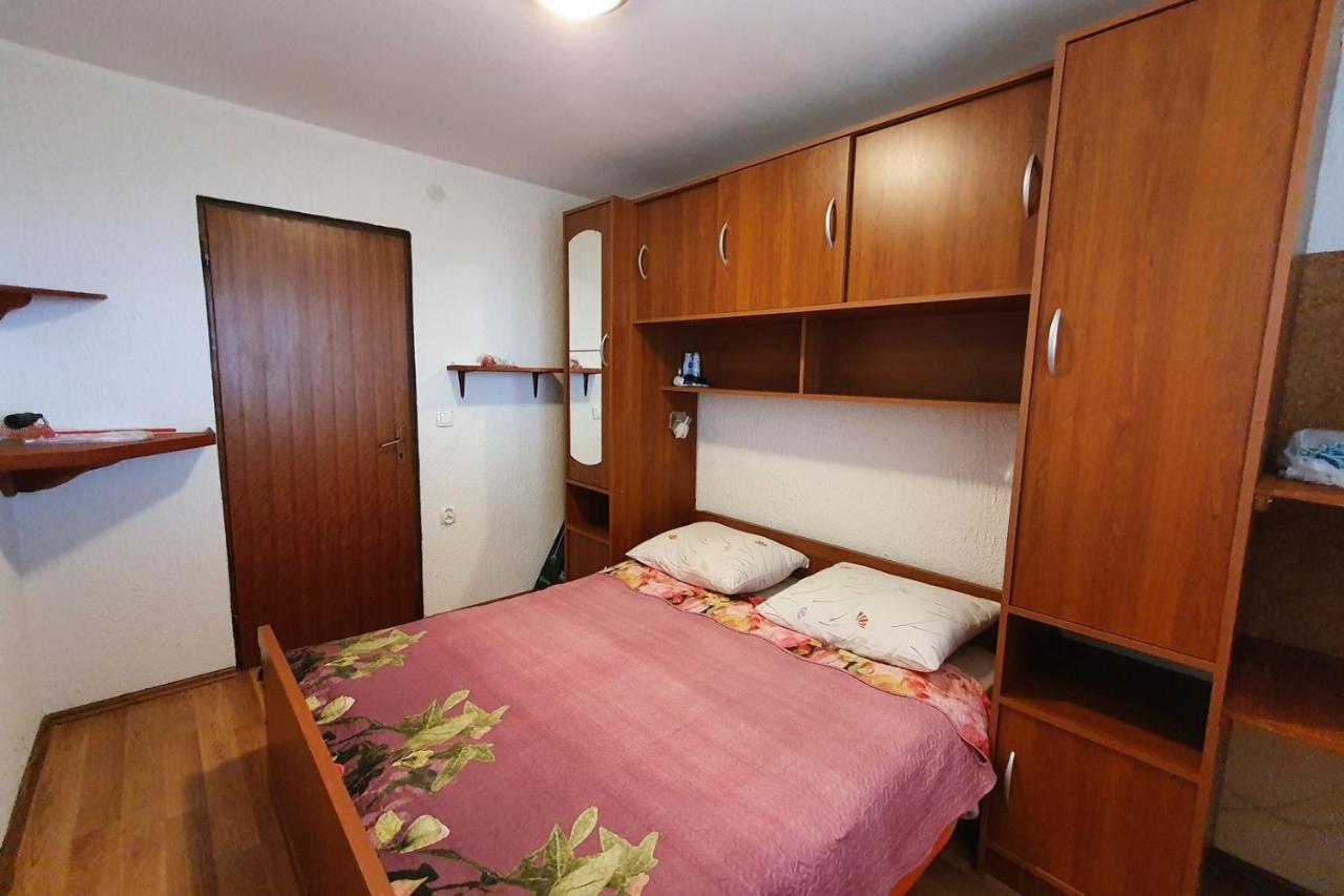 Apartment Mirella For 6 Persons Located In Central Istria Gradinje Exterior foto