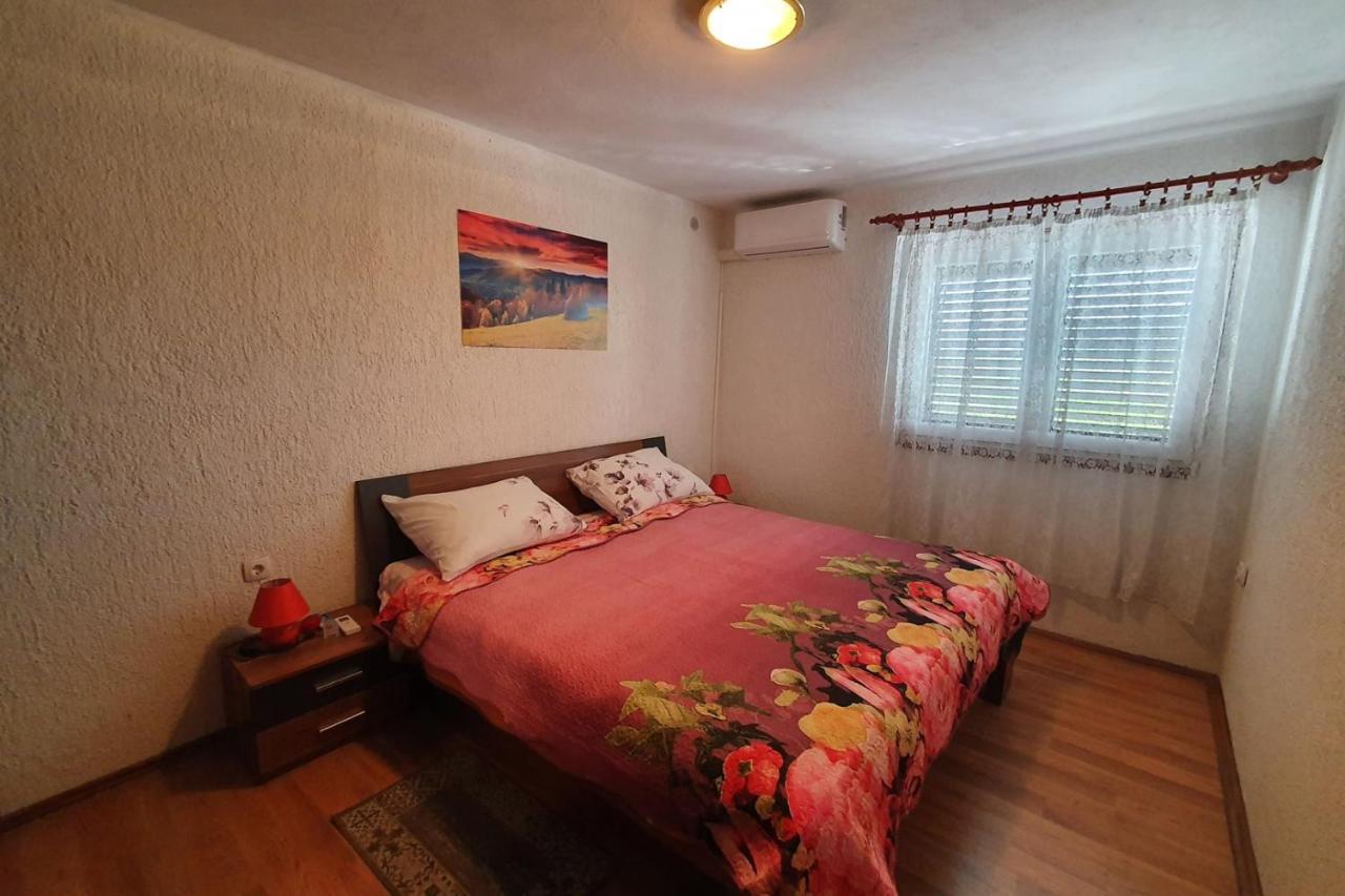 Apartment Mirella For 6 Persons Located In Central Istria Gradinje Exterior foto