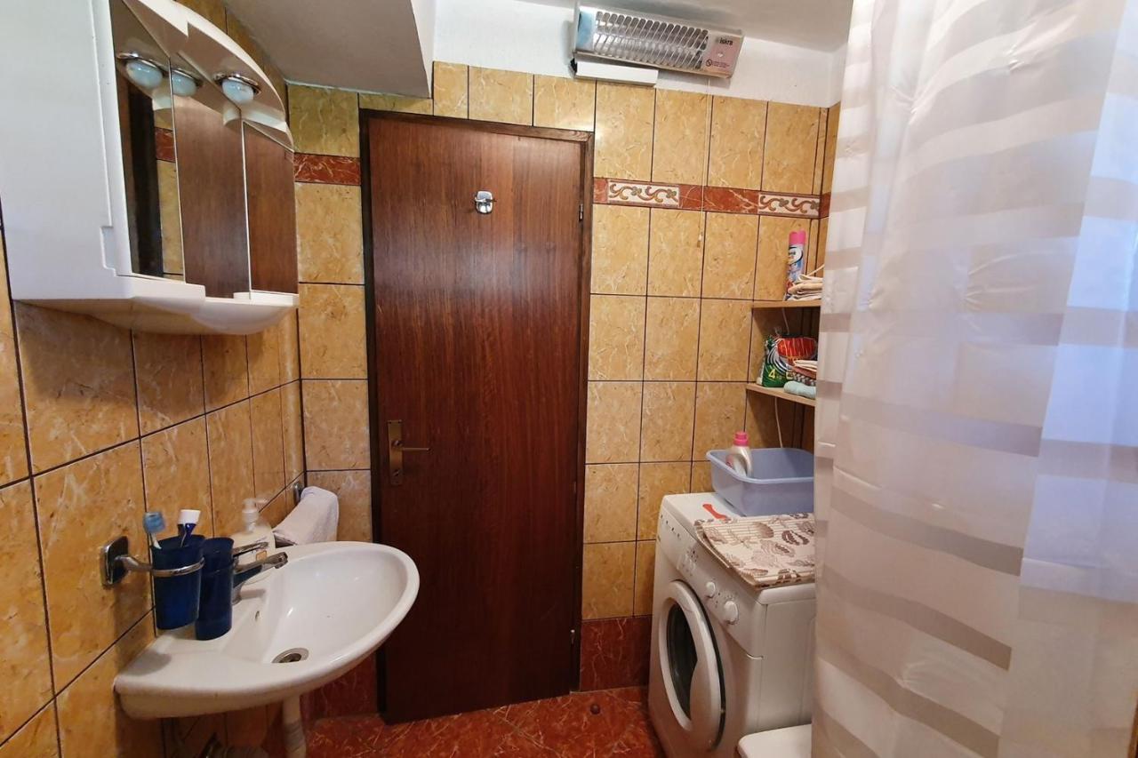 Apartment Mirella For 6 Persons Located In Central Istria Gradinje Exterior foto